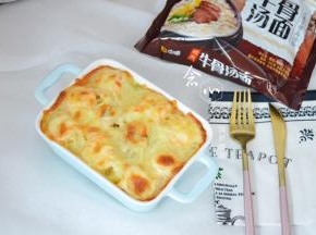 出炉就可以吃啦，方便面跟芝士搭配在一起，也是特别的美味的