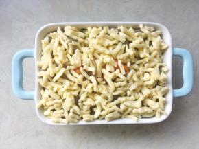 撒上马苏里拉芝士碎
