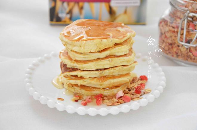 草莓燕麦松饼