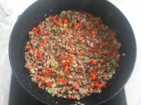 翻炒至牛肉全部变色
