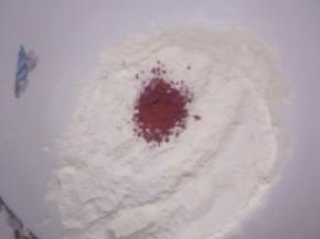 第一部分，红曲米粉与面粉混合均匀