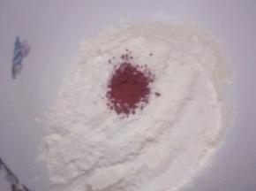 第一部分，红曲米粉与面粉混合均匀