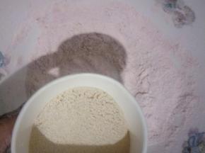 酵母放入水中融化