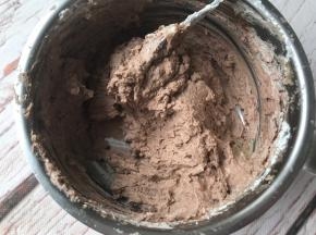 然后和栗子泥混合均匀。