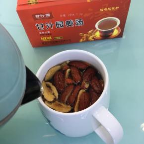 倒入滚烫的开水，加盖焖5分钟。