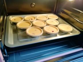 送入预热好的烤箱，上下管200度烤10分钟。