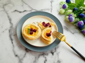 10个蛋挞一会儿就吃光光了。