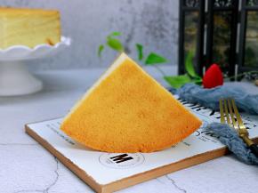 烤箱温度及时间根据自家烤箱另定。 翻拌的手法一定要注意。 想做出好吃又好看的蛋糕，需要耐心的做好每一步。