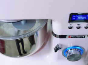 启动厨师机1档揉面10分钟！