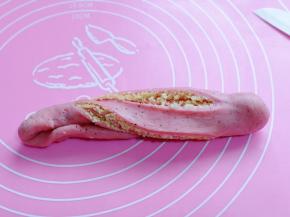 再想扭麻花一样将其扭起来。