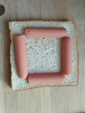 放在吐司的四边