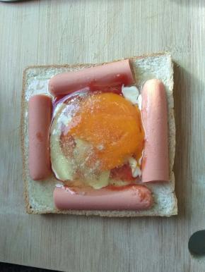 撒上盐和黑胡椒，搅拌一下