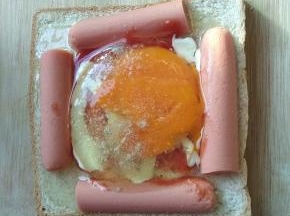 撒上盐和黑胡椒，搅拌一下