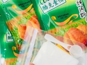 加入准备好的cook100新奥尔良烤翅腌料。