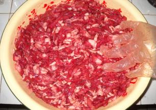 充分拌匀腌制2小时。