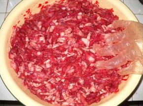 充分拌匀腌制2小时。