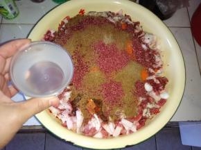 加入高度白酒。