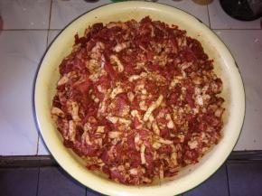 混合后充分拌匀腌制1小时。