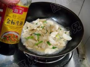 淋入生抽，炒匀。