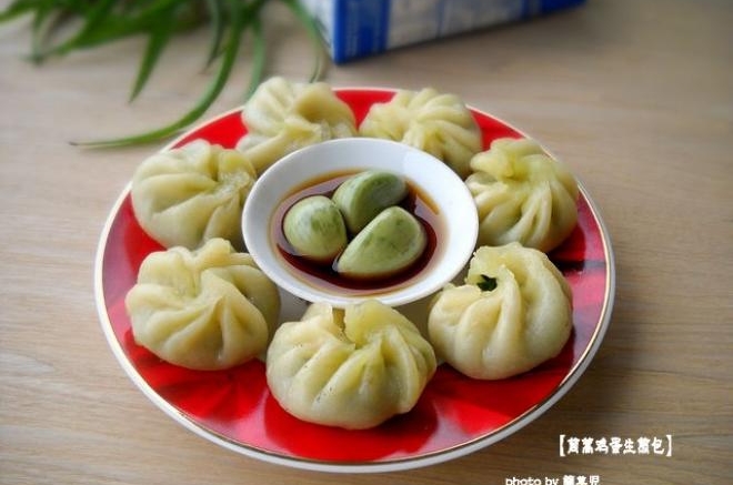 茼蒿鸡蛋生煎包