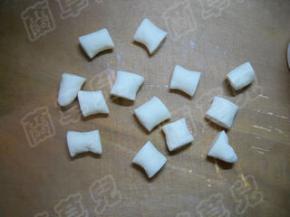 面团分若干小剂子。