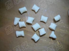 面团分若干小剂子。