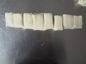 用刮刀切成8等分