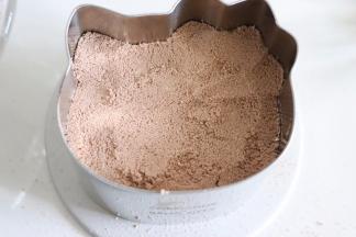 覆盖一层棕色粉，依次按照上面的方法制作完成。