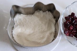 再覆盖一层白色的粉。