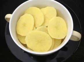 上锅大火蒸熟。