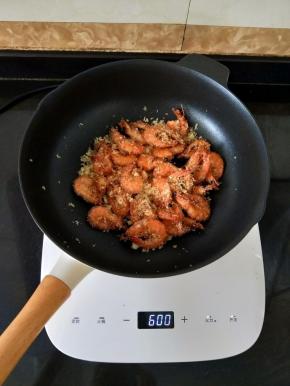 翻炒均匀后出锅。
