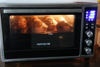 放入预热好的烤箱内中层180度15分钟；