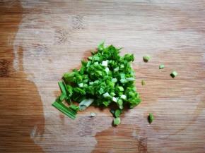 青蒜洗净切碎