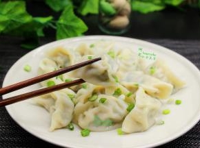 香葱水饺就煮好了。