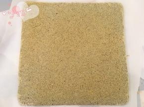 晾凉翻面，撕开油布，毛巾面出来。