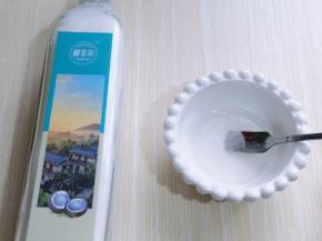 椰子油隔水融化。