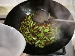 放入150毫升热水