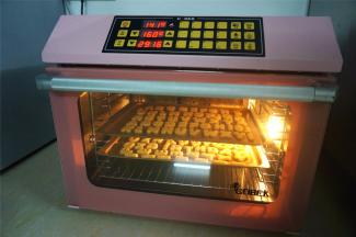 开启风炉，160度预热。预热到位，提示音响起，放入烤盘，烘烤25~30分钟。