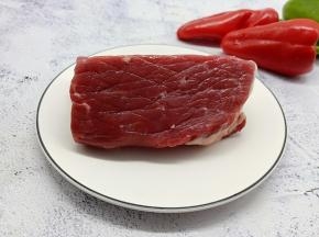 精选黄牛肋条、块大肉厚、纹理清晰可见。