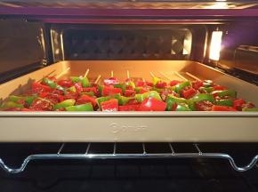 烤箱200度提前预热、烤盘放中层、上下火200度烤15分钟。