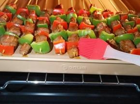 烤制10分钟刷一层蜂蜜水或者红糖水都可以。再继续烤5分钟即可。