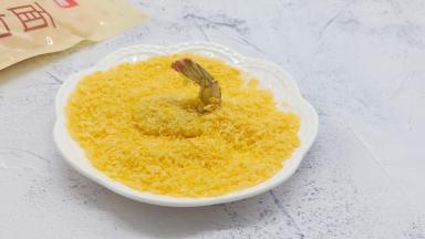 最后裹一层面包糠。