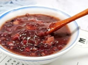 此粥黏甜味香、易消化、含有碳水化合物，老人孩子都适合食用！