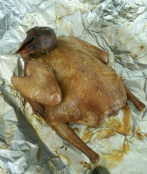 放到预热好的烤箱，上下管190度烤25分钟左右。拿出来刷一层蜂蜜水(1:1)