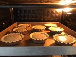 15.烤箱预热，150度烘烤30分钟。