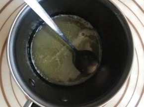10.黄油加热融化备用。