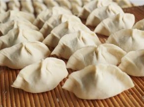 全部做好的饺子，摆一起，看着心里好满足。