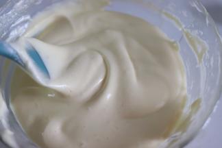 10、得到依旧是细腻有光泽的蛋糕糊。