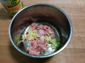 放入葱碎