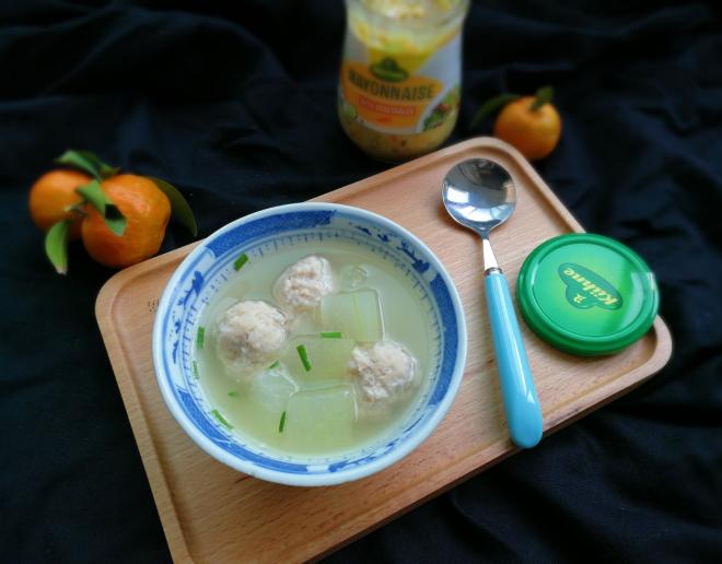 冬瓜汤汆蛋黄酱圆子